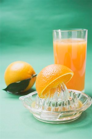 simsearch:659-01864224,k - Glass of orange juice, oranges and citrus squeezer Foto de stock - Sin royalties Premium, Código: 659-01864213
