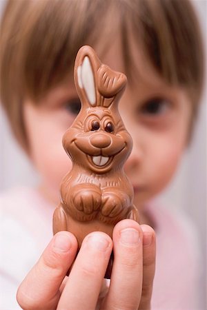 simsearch:659-01865803,k - Child holding chocolate Easter Bunny Foto de stock - Sin royalties Premium, Código: 659-01864307
