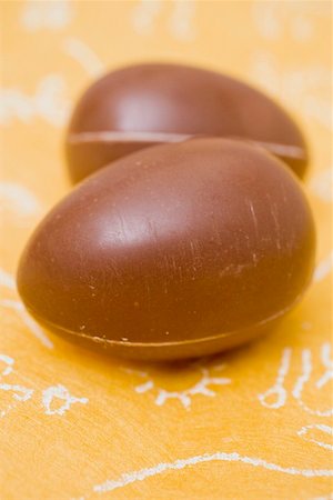 Two chocolate eggs Foto de stock - Sin royalties Premium, Código: 659-01864316