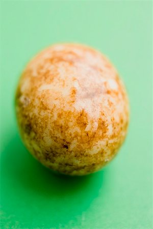 simsearch:659-01865786,k - Brown mottled Easter egg Stock Photo - Premium Royalty-Free, Code: 659-01864359