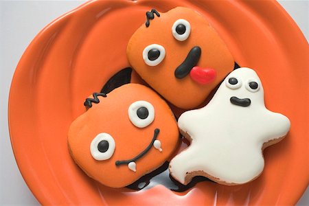 Assorted Halloween biscuits on plate Stock Photo - Premium Royalty-Free, Code: 659-01864388