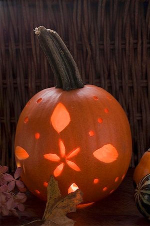 simsearch:659-01864379,k - Pumpkin lantern and autumn leaves Stock Photo - Premium Royalty-Free, Code: 659-01864421