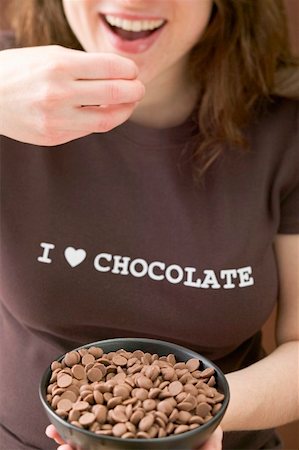 simsearch:659-03522828,k - Woman eating chocolate chips Stock Photo - Premium Royalty-Free, Code: 659-01864456