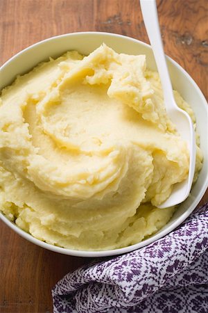 püree - Mashed potato in white bowl with spoon Foto de stock - Sin royalties Premium, Código: 659-01864628