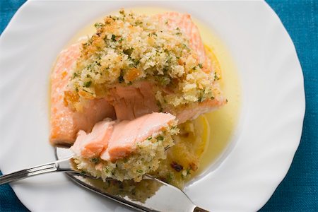 simsearch:659-01850108,k - Salmon fillet with gratin topping Stock Photo - Premium Royalty-Free, Code: 659-01864650
