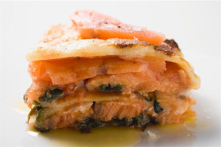 simsearch:659-03535144,k - Portion de lasagne saumon Photographie de stock - Premium Libres de Droits, Code: 659-01864668