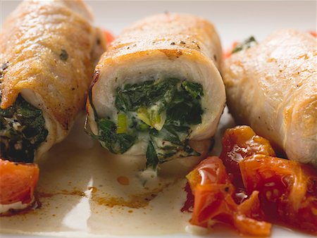 Rouleaux de veau aux tomates et farce aux épinards Photographie de stock - Premium Libres de Droits, Code: 659-01864682