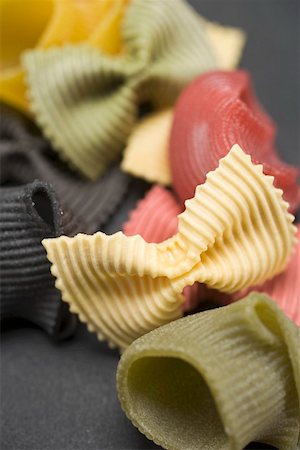 simsearch:659-01864847,k - Various types of coloured pasta Fotografie stock - Premium Royalty-Free, Codice: 659-01864797