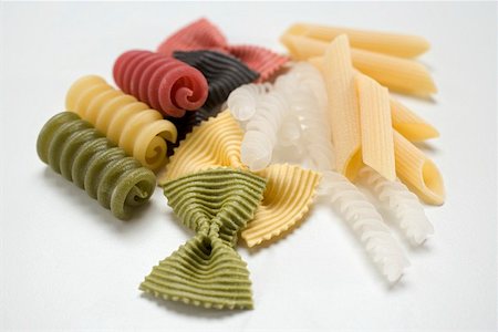 simsearch:659-01864821,k - Various types of coloured pasta Fotografie stock - Premium Royalty-Free, Codice: 659-01864818