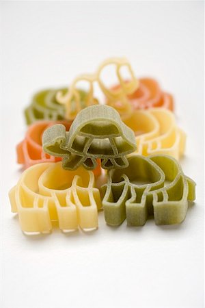 simsearch:659-01864821,k - Coloured animal-shaped pasta Fotografie stock - Premium Royalty-Free, Codice: 659-01864834