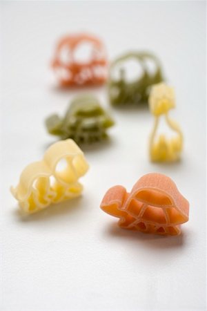 simsearch:659-01864847,k - Coloured animal-shaped pasta Fotografie stock - Premium Royalty-Free, Codice: 659-01864832