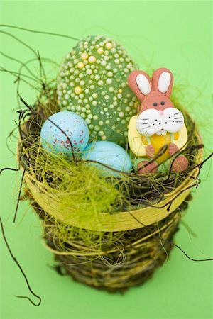 simsearch:659-01864277,k - Easter sweets in Easter nest Stock Photo - Premium Royalty-Free, Code: 659-01864971