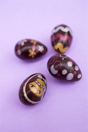Painted chocolate eggs Foto de stock - Sin royalties Premium, Código: 659-01864989