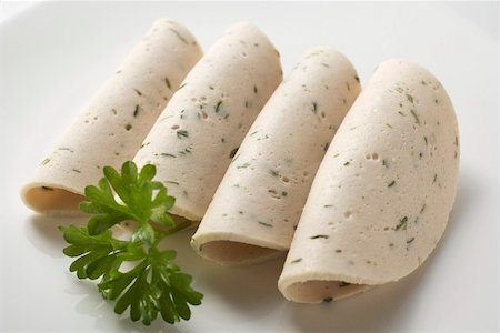 simsearch:659-01865070,k - 4 slices of Gelbwurst (pork & veal sausage) with parsley on plate Stock Photo - Premium Royalty-Free, Code: 659-01865066
