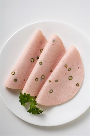 simsearch:659-01865070,k - Three slices of Pfefferwurst (pepper sausage) on plate Foto de stock - Sin royalties Premium, Código: 659-01865073