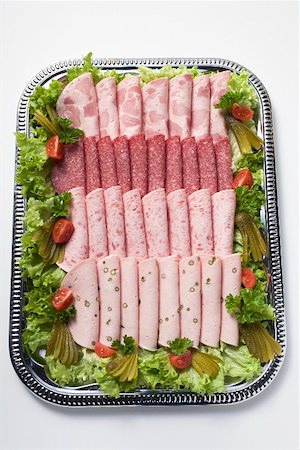 simsearch:659-01865111,k - Joliment arrangé assiette de viandes froides Photographie de stock - Premium Libres de Droits, Code: 659-01865104