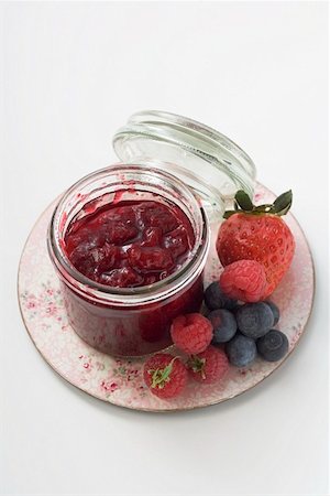 simsearch:659-03522679,k - Jar of berry jam and fresh berries on plate Stock Photo - Premium Royalty-Free, Code: 659-01865149