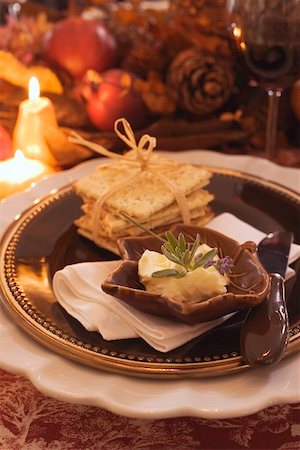 Festive place-setting with crackers & butter for Thanksgiving Stock Photo - Premium Royalty-Free, Code: 659-01865175