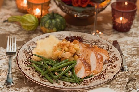 simsearch:659-01851671,k - Turkey breast with accompaniments for Thanksgiving (USA) Foto de stock - Royalty Free Premium, Número: 659-01865210