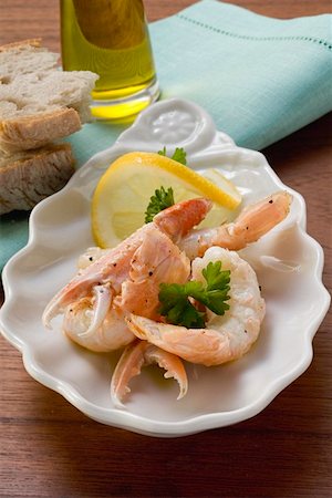 dublin prawn dish - Scampi with lemon and parsley, bread, olive oil Stock Photo - Premium Royalty-Free, Code: 659-01865221