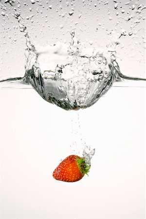 Strawberry falling into water Stock Photo - Premium Royalty-Free, Code: 659-01865310