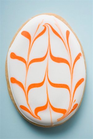 simsearch:659-03533664,k - Egg-shaped Easter biscuit Fotografie stock - Premium Royalty-Free, Codice: 659-01865471