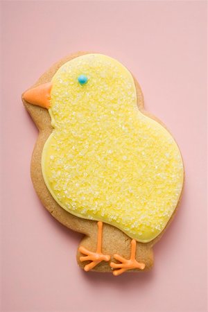 simsearch:659-01865462,k - Easter biscuit (yellow chick) Foto de stock - Royalty Free Premium, Número: 659-01865473
