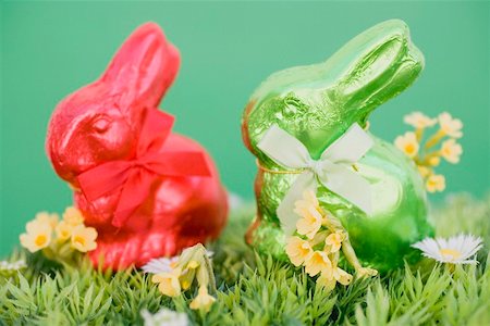 foil chocolate bunnies - Red and green Easter Bunnies in grass with spring flowers Stock Photo - Premium Royalty-Free, Code: 659-01865791