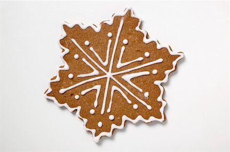 dish snow - Gingerbread star Stock Photo - Premium Royalty-Free, Code: 659-01865908