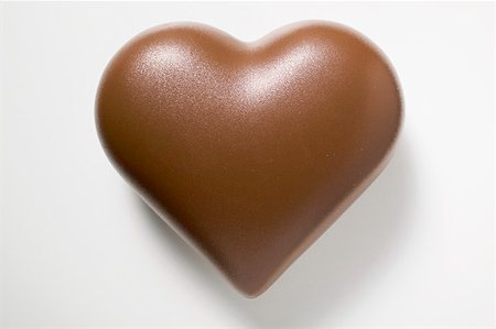 simsearch:659-07028189,k - Chocolate heart Stock Photo - Premium Royalty-Free, Code: 659-01865936