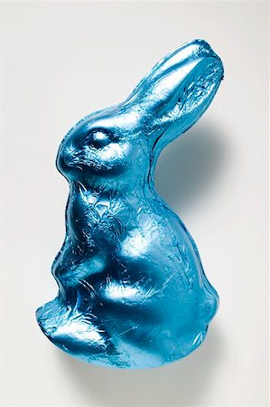 simsearch:659-01864274,k - Chocolate bunny in blue foil Foto de stock - Sin royalties Premium, Código: 659-01865939