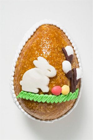 simsearch:659-03533664,k - Baked Easter egg with marzipan decoration Fotografie stock - Premium Royalty-Free, Codice: 659-01865947