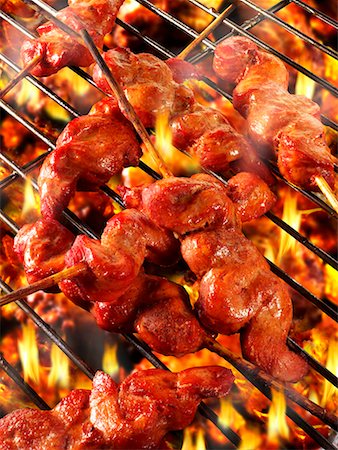 simsearch:659-08419912,k - Satay (meat on bamboo skewers) on barbecue Foto de stock - Sin royalties Premium, Código: 659-01866060