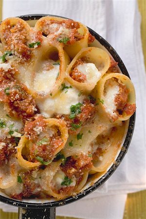 Cannelloni with mince filling and cheese topping Foto de stock - Sin royalties Premium, Código: 659-01866207