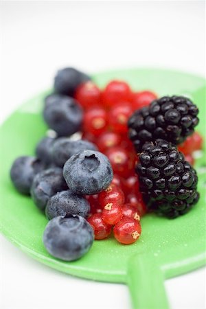 simsearch:659-07597484,k - Fresh berries on slotted spoon Stock Photo - Premium Royalty-Free, Code: 659-01866291