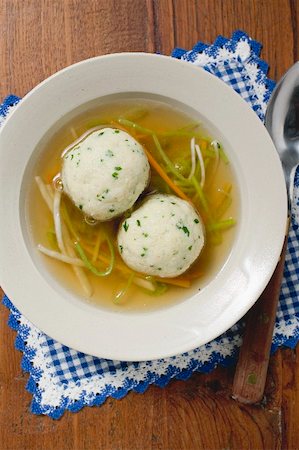 quenelle - Clear broth with vegetables and dumplings Foto de stock - Sin royalties Premium, Código: 659-01866460