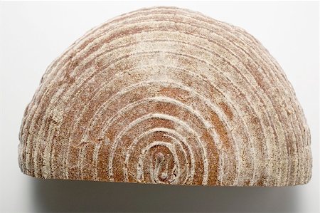 farmhouse bread - Half a Landbrot (rye bread) Foto de stock - Sin royalties Premium, Código: 659-01866656