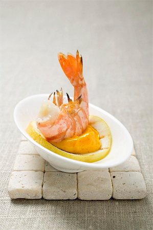 simsearch:659-03520976,k - Fried prawn with dip on slice of lemon Foto de stock - Sin royalties Premium, Código: 659-01866850
