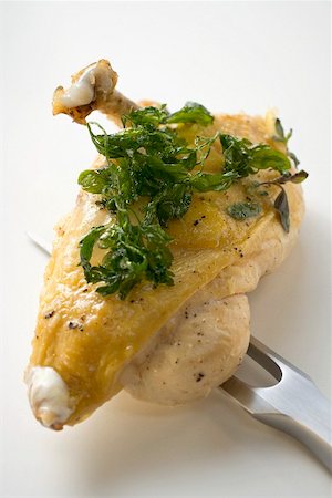 simsearch:659-01854801,k - Chicken breast with deep-fried parsley on meat fork Fotografie stock - Premium Royalty-Free, Codice: 659-01866944