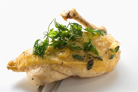 simsearch:659-01854801,k - Chicken breast with deep-fried parsley on carving fork Fotografie stock - Premium Royalty-Free, Codice: 659-01866945