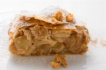 strudel - Piece of apple strudel with icing sugar Stock Photo - Premium Royalty-Free, Code: 659-01867053