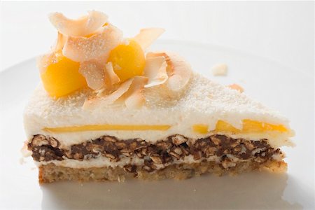 Stück Creole-Kuchen mit Mango und Pekannüsse Stockbilder - Premium RF Lizenzfrei, Bildnummer: 659-01867066