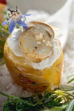 sour cream with baked potatoes - Baked potato with cep and sour cream Stock Photo - Premium Royalty-Free, Code: 659-01867191