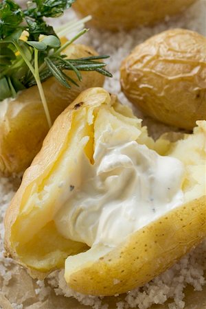 salt bed - Baked potato with sour cream on salt Stock Photo - Premium Royalty-Free, Code: 659-01867201