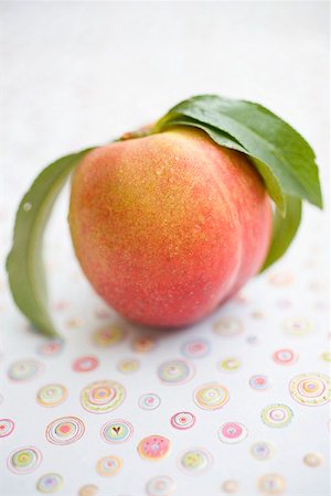 simsearch:659-01867277,k - Nectarine with leaves and drops of water Stock Photo - Premium Royalty-Free, Code: 659-01867220