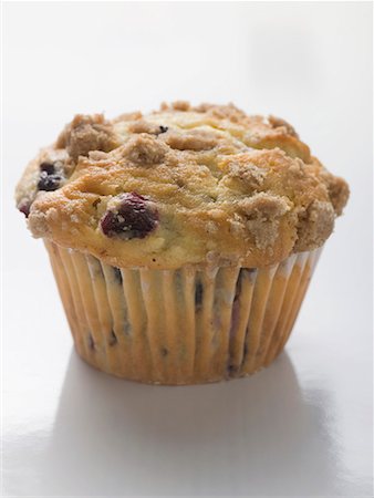 Blueberry muffin in paper case Stock Photo - Premium Royalty-Free, Code: 659-01867312