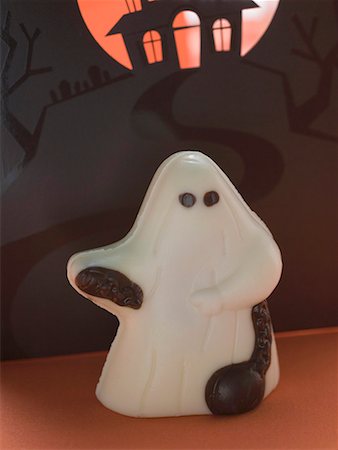 Sweet (chocolate ghost) for Halloween Stock Photo - Premium Royalty-Free, Code: 659-01867328