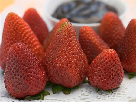 simsearch:659-01866279,k - Fresh strawberries, chocolate sauce in background Stock Photo - Premium Royalty-Free, Code: 659-01867338