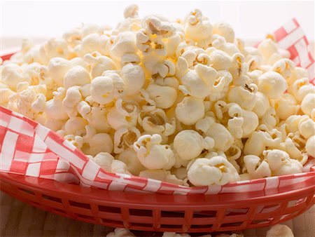 popcorn not person - Popcorn on napkin in red plastic basket Stock Photo - Premium Royalty-Free, Code: 659-01867376