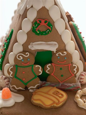 Gingerbread house with gingerbread people Fotografie stock - Premium Royalty-Free, Codice: 659-01867371